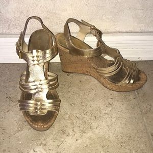 Audrey Brooke gold wedges